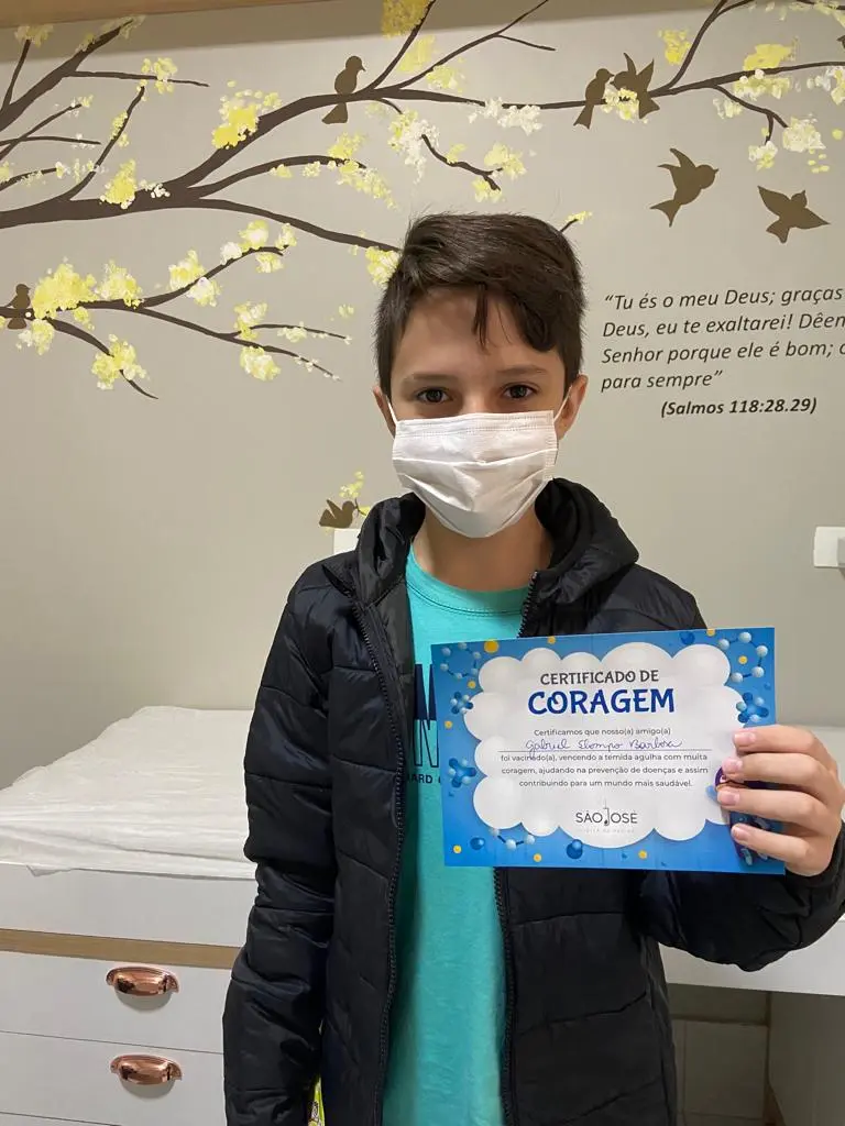 Criança vacinada com acolhimento na Clínica de Vacinas São José